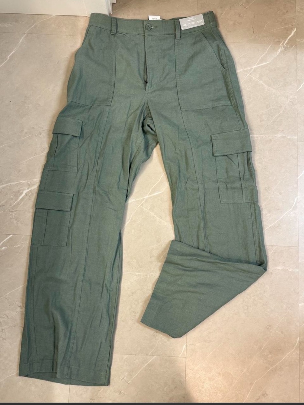 Women’s Hollister Cargo Pants in Olive Green NWT